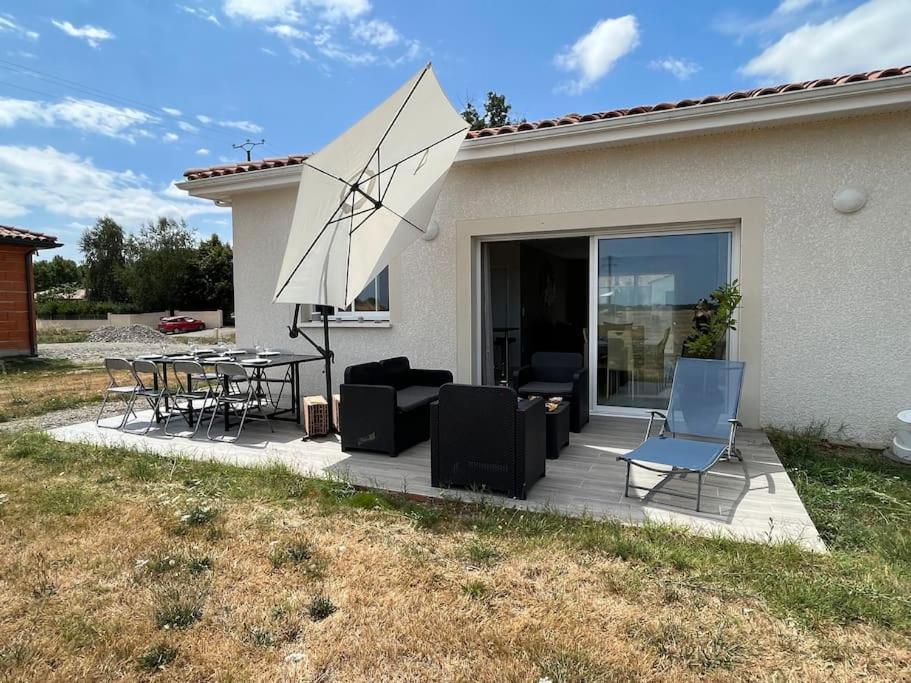 Maison A Saint Elix Le Chateau Exterior foto